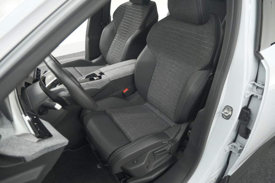 Peugeot 5008 Hybrid 136 e-DCS6 Allure | 7 Zitplaatsen | Camera | Stoelverwarming | Panoramic Navigation pack