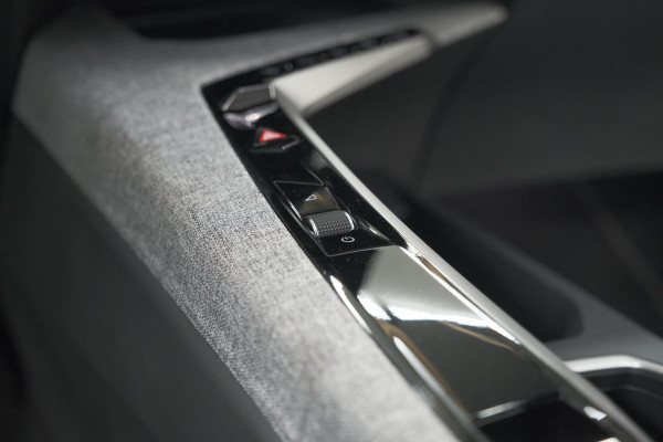 Peugeot 5008 Hybrid 136 e-DCS6 Allure | 7 Zitplaatsen | Camera | Stoelverwarming | Panoramic Navigation pack