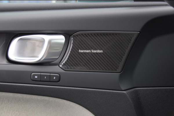 Volvo XC40 T4 211PK Automaat Ultimate Bright / Panoramadak/ Elektrische stoelen met geheugen/ Elektrische achterklep/ Parkeersensoren met 360 Camera/ Stoel en stuurwielverwarming/ Mistlampen/ Luxe bekleding/ /19" Velgen/ Harman kardon audio/ Apple carplay