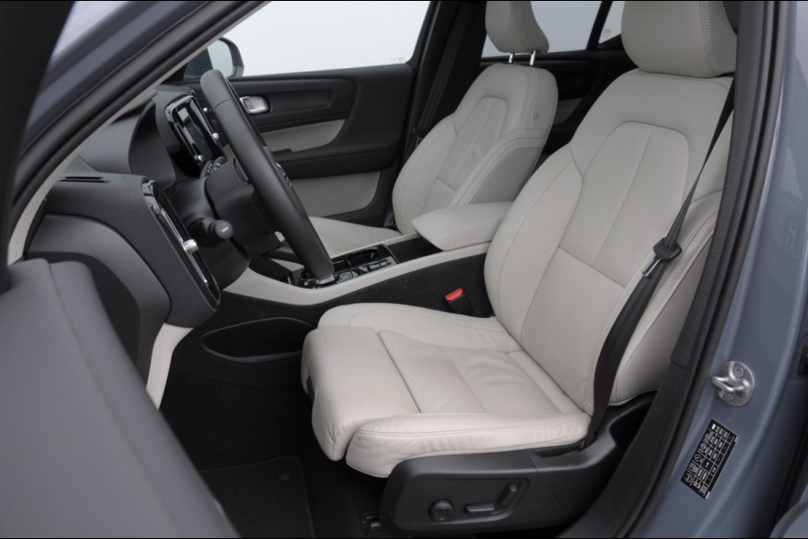Volvo XC40 T4 211PK Automaat Ultimate Bright / Panoramadak/ Elektrische stoelen met geheugen/ Elektrische achterklep/ Parkeersensoren met 360 Camera/ Stoel en stuurwielverwarming/ Mistlampen/ Luxe bekleding/ /19" Velgen/ Harman kardon audio/ Apple carplay