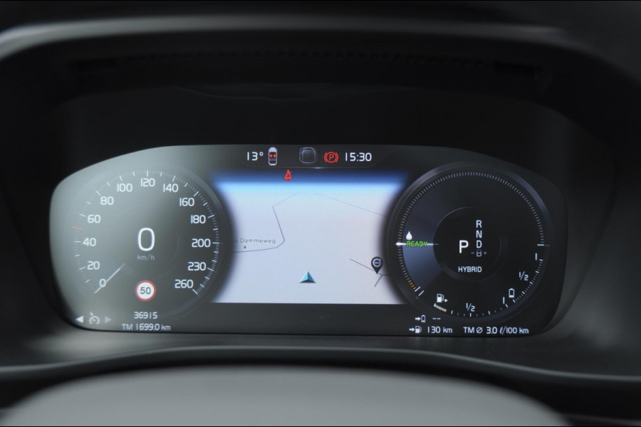 Volvo XC40 T4 211PK Automaat Ultimate Bright / Panoramadak/ Elektrische stoelen met geheugen/ Elektrische achterklep/ Parkeersensoren met 360 Camera/ Stoel en stuurwielverwarming/ Mistlampen/ Luxe bekleding/ /19" Velgen/ Harman kardon audio/ Apple carplay