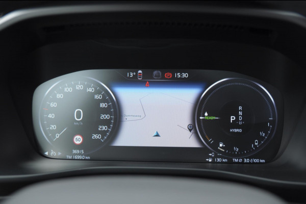 Volvo XC40 T4 211PK Automaat Ultimate Bright / Panoramadak/ Elektrische stoelen met geheugen/ Elektrische achterklep/ Parkeersensoren met 360 Camera/ Stoel en stuurwielverwarming/ Mistlampen/ Luxe bekleding/ /19" Velgen/ Harman kardon audio/ Apple carplay