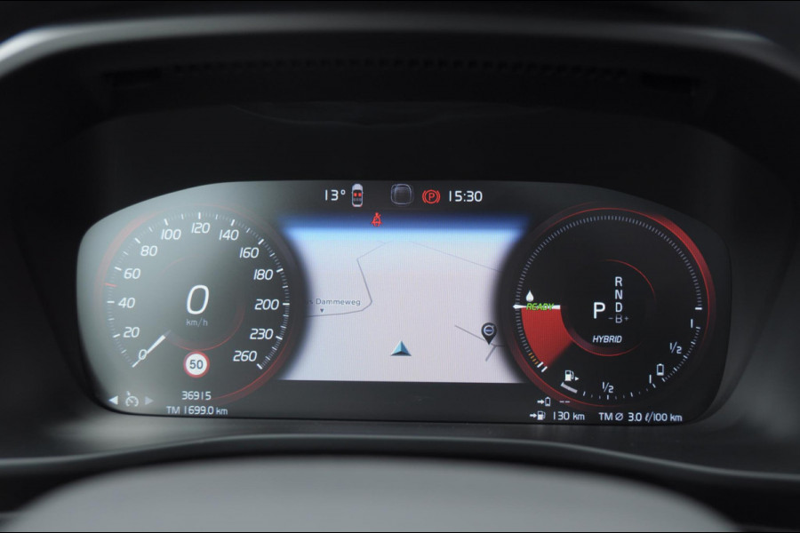 Volvo XC40 T4 211PK Automaat Ultimate Bright / Panoramadak/ Elektrische stoelen met geheugen/ Elektrische achterklep/ Parkeersensoren met 360 Camera/ Stoel en stuurwielverwarming/ Mistlampen/ Luxe bekleding/ /19" Velgen/ Harman kardon audio/ Apple carplay