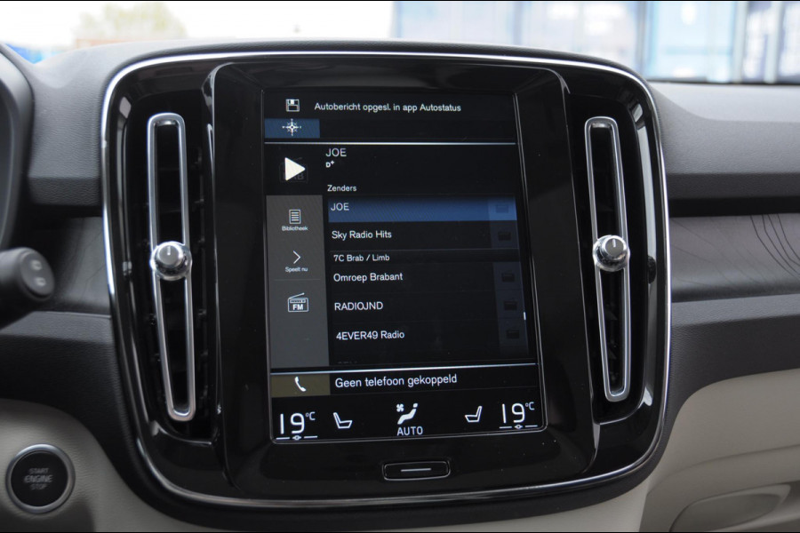 Volvo XC40 T4 211PK Automaat Ultimate Bright / Panoramadak/ Elektrische stoelen met geheugen/ Elektrische achterklep/ Parkeersensoren met 360 Camera/ Stoel en stuurwielverwarming/ Mistlampen/ Luxe bekleding/ /19" Velgen/ Harman kardon audio/ Apple carplay