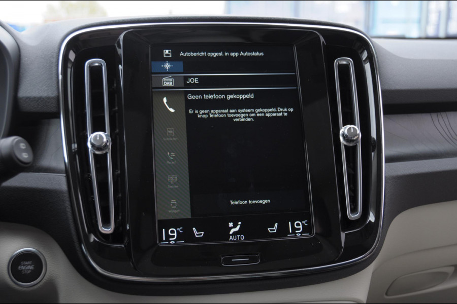 Volvo XC40 T4 211PK Automaat Ultimate Bright / Panoramadak/ Elektrische stoelen met geheugen/ Elektrische achterklep/ Parkeersensoren met 360 Camera/ Stoel en stuurwielverwarming/ Mistlampen/ Luxe bekleding/ /19" Velgen/ Harman kardon audio/ Apple carplay