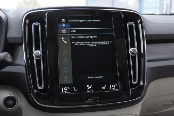Volvo XC40 T4 211PK Automaat Ultimate Bright / Panoramadak/ Elektrische stoelen met geheugen/ Elektrische achterklep/ Parkeersensoren met 360 Camera/ Stoel en stuurwielverwarming/ Mistlampen/ Luxe bekleding/ /19" Velgen/ Harman kardon audio/ Apple carplay
