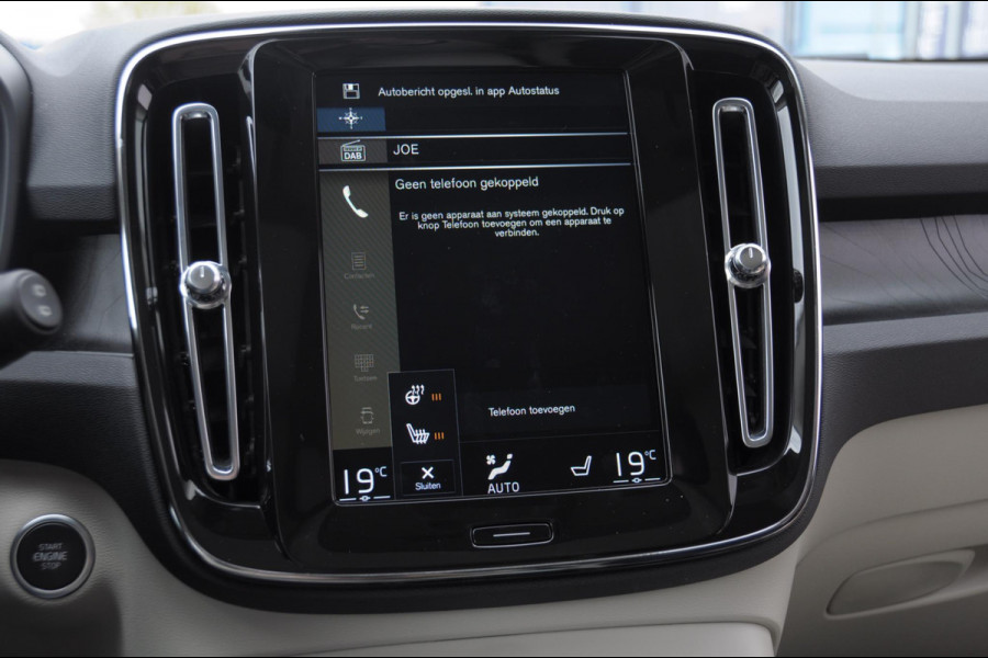 Volvo XC40 T4 211PK Automaat Ultimate Bright / Panoramadak/ Elektrische stoelen met geheugen/ Elektrische achterklep/ Parkeersensoren met 360 Camera/ Stoel en stuurwielverwarming/ Mistlampen/ Luxe bekleding/ /19" Velgen/ Harman kardon audio/ Apple carplay