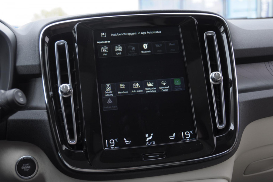 Volvo XC40 T4 211PK Automaat Ultimate Bright / Panoramadak/ Elektrische stoelen met geheugen/ Elektrische achterklep/ Parkeersensoren met 360 Camera/ Stoel en stuurwielverwarming/ Mistlampen/ Luxe bekleding/ /19" Velgen/ Harman kardon audio/ Apple carplay