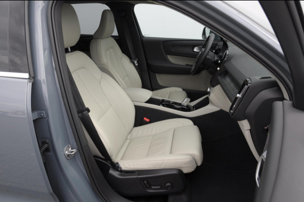 Volvo XC40 T4 211PK Automaat Ultimate Bright / Panoramadak/ Elektrische stoelen met geheugen/ Elektrische achterklep/ Parkeersensoren met 360 Camera/ Stoel en stuurwielverwarming/ Mistlampen/ Luxe bekleding/ /19" Velgen/ Harman kardon audio/ Apple carplay
