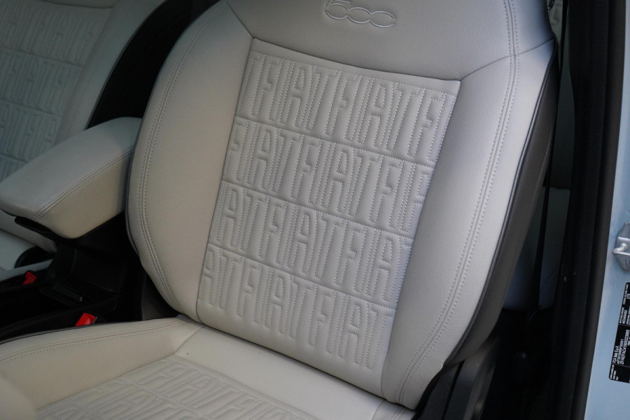 Fiat 500 La Prima 42 kWh | SoH 100% | Panoramadak | Leder | Navigatie | Carplay | Lm velgen | Blind-Spot