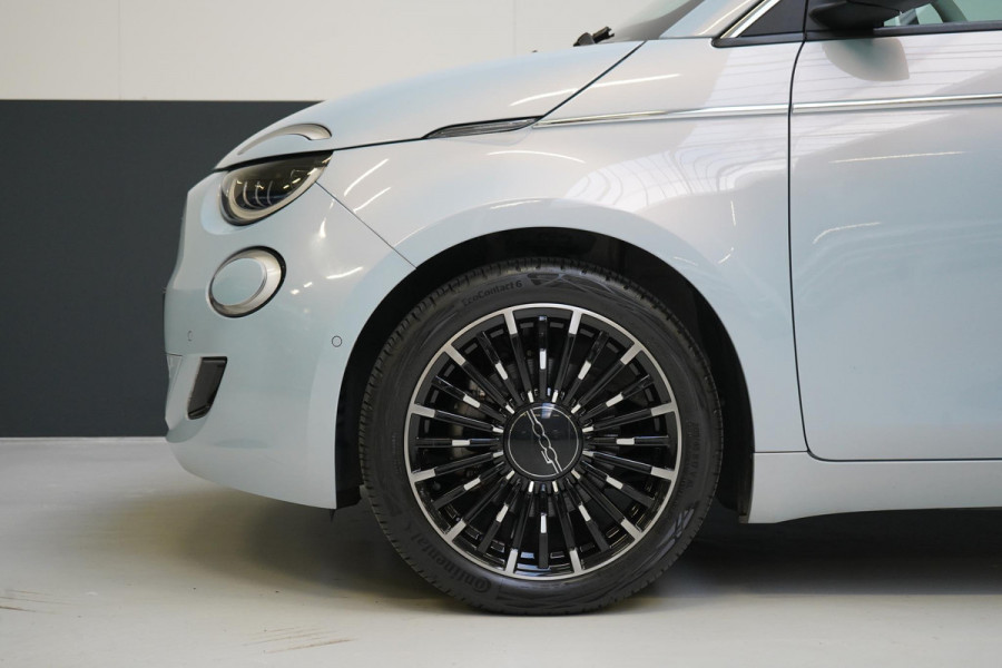 Fiat 500 La Prima 42 kWh | SoH 100% | Panoramadak | Leder | Navigatie | Carplay | Lm velgen | Blind-Spot