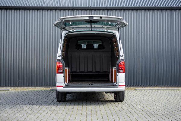Volkswagen Transporter T6.1 2.0 TDI L2H1 | DC | Bulli | 200PK | Leder | Carplay | Virtual | Adapt Cruise