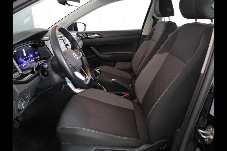 Volkswagen Polo 1.0 TSI Life 95 PK | Navigatie via app | Parkeersensoren voor en achter | LM velgen |