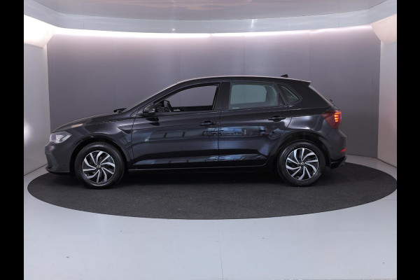 Volkswagen Polo 1.0 TSI Life 95 PK | Navigatie via app | Parkeersensoren voor en achter | LM velgen |
