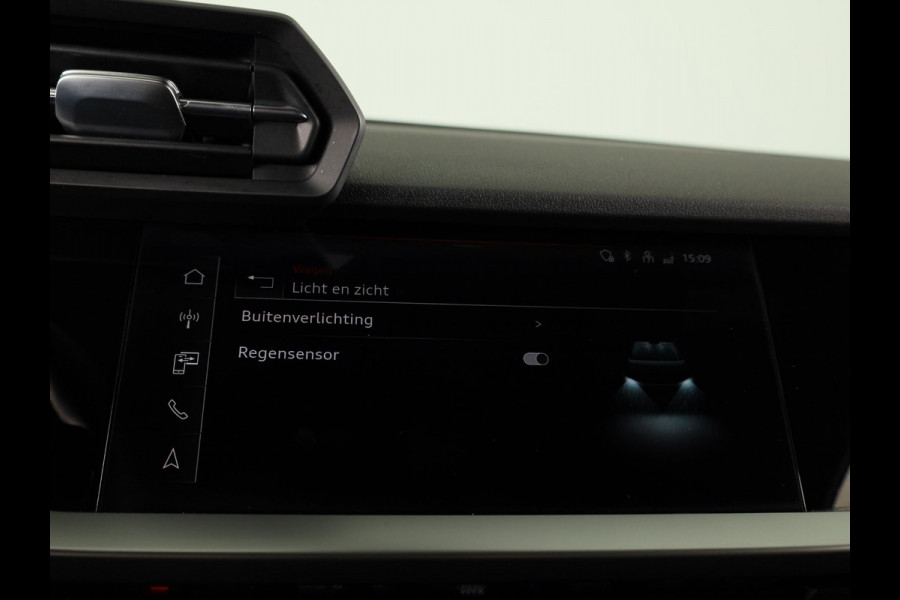 Audi A3 Sportback 45 TFSI e S edition Competition 245pk | Navigatie | Parkeercamera | Adaptieve cruise controle | Stoelverwarming