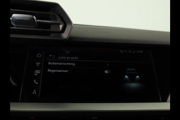 Audi A3 Sportback 45 TFSI e S edition Competition 245pk | Navigatie | Parkeercamera | Adaptieve cruise controle | Stoelverwarming