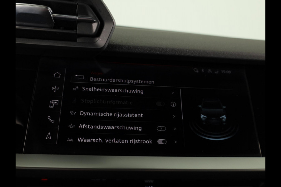 Audi A3 Sportback 45 TFSI e S edition Competition 245pk | Navigatie | Parkeercamera | Adaptieve cruise controle | Stoelverwarming