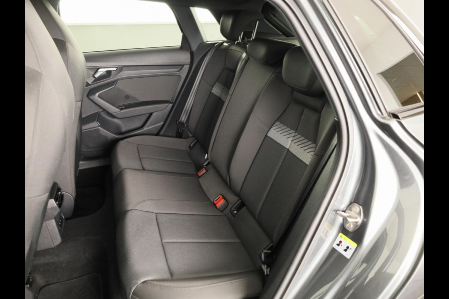 Audi A3 Sportback 45 TFSI e S edition Competition 245pk | Navigatie | Parkeercamera | Adaptieve cruise controle | Stoelverwarming