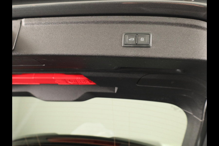 Audi A3 Sportback 45 TFSI e S edition Competition 245pk | Navigatie | Parkeercamera | Adaptieve cruise controle | Stoelverwarming