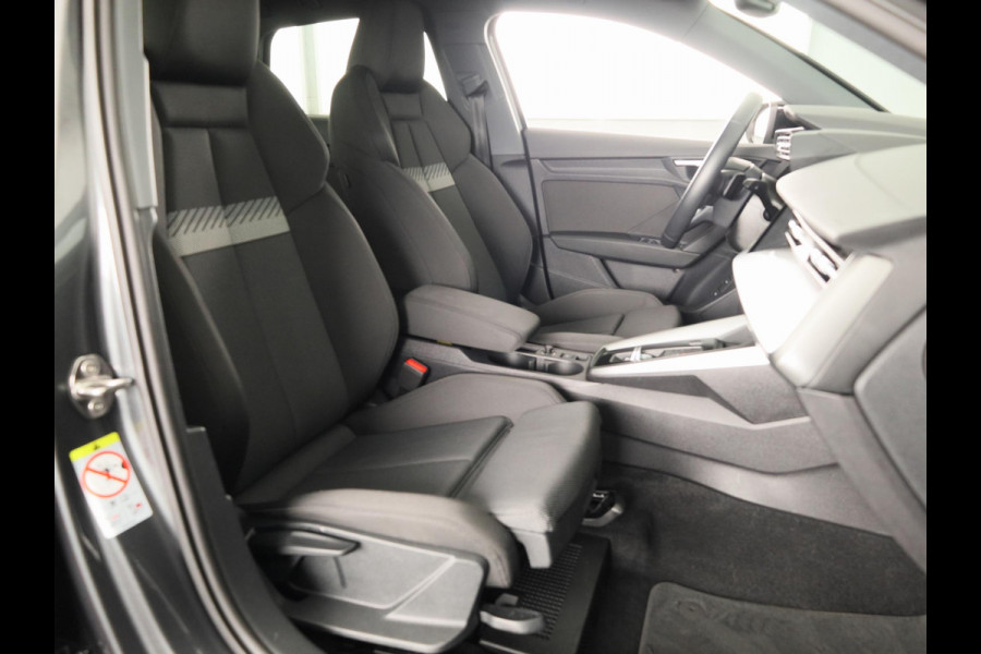 Audi A3 Sportback 45 TFSI e S edition Competition 245pk | Navigatie | Parkeercamera | Adaptieve cruise controle | Stoelverwarming
