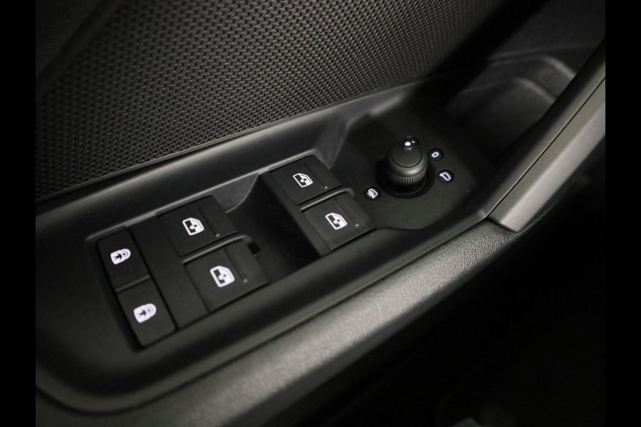 Audi A3 Sportback 45 TFSI e S edition Competition 245pk | Navigatie | Parkeercamera | Adaptieve cruise controle | Stoelverwarming