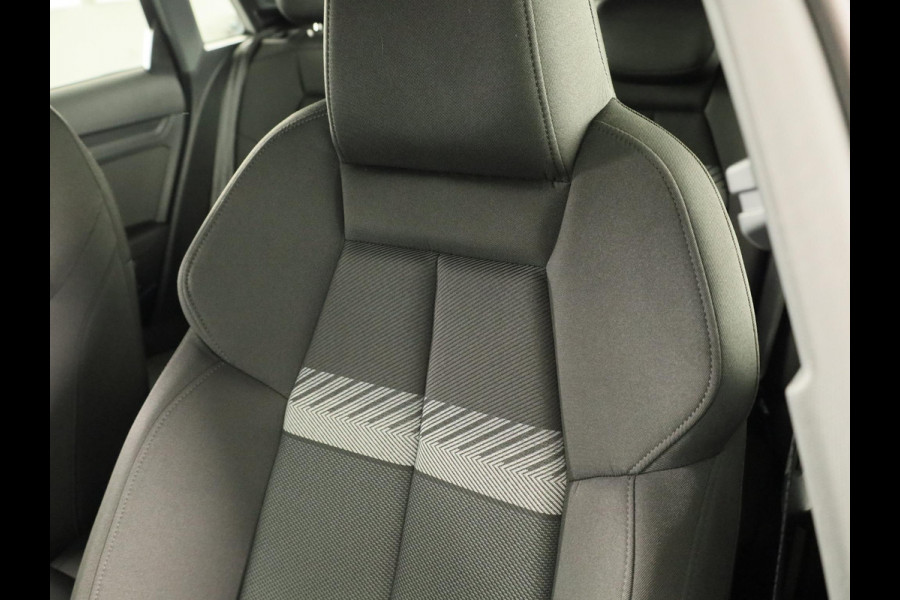 Audi A3 Sportback 45 TFSI e S edition Competition 245pk | Navigatie | Parkeercamera | Adaptieve cruise controle | Stoelverwarming