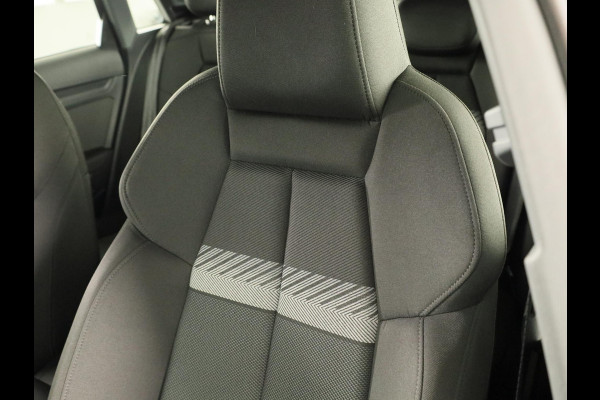 Audi A3 Sportback 45 TFSI e S edition Competition 245pk | Navigatie | Parkeercamera | Adaptieve cruise controle | Stoelverwarming