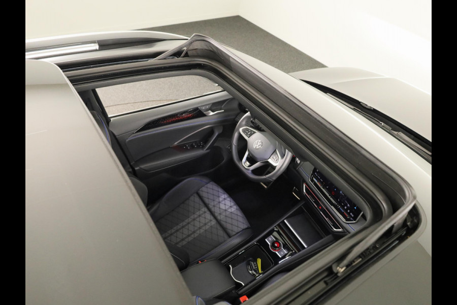 Volkswagen Tiguan 1.5 eHybrid R-Line Edition | 272 PK |Automaat (DSG) | Verlengde garantie | Navigatie | Panoramadak | Parkeersensoren (Park assist) | Rondomzicht 360 grade camera | Stoelverwarming | R-Line |