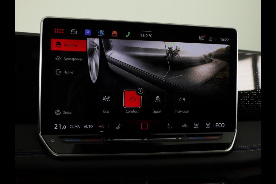 Volkswagen Tiguan 1.5 eHybrid R-Line Edition | 272 PK |Automaat (DSG) | Verlengde garantie | Navigatie | Panoramadak | Parkeersensoren (Park assist) | Rondomzicht 360 grade camera | Stoelverwarming | R-Line |