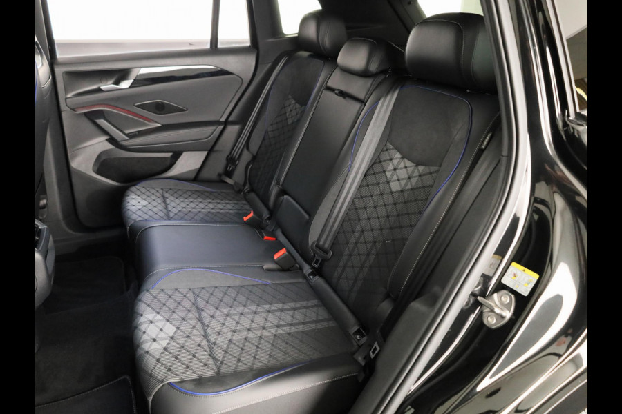 Volkswagen Tiguan 1.5 eHybrid R-Line Edition | 272 PK |Automaat (DSG) | Verlengde garantie | Navigatie | Panoramadak | Parkeersensoren (Park assist) | Rondomzicht 360 grade camera | Stoelverwarming | R-Line |