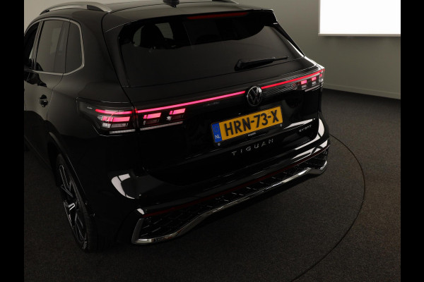 Volkswagen Tiguan 1.5 eHybrid R-Line Edition | 272 PK |Automaat (DSG) | Verlengde garantie | Navigatie | Panoramadak | Parkeersensoren (Park assist) | Rondomzicht 360 grade camera | Stoelverwarming | R-Line |