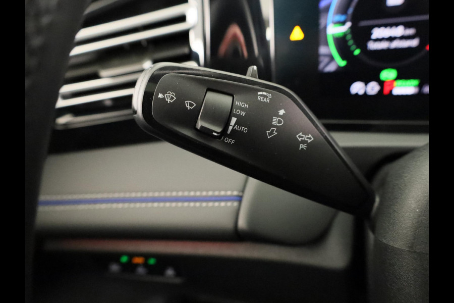 Volkswagen Tiguan 1.5 eHybrid R-Line Edition | 272 PK |Automaat (DSG) | Verlengde garantie | Navigatie | Panoramadak | Parkeersensoren (Park assist) | Rondomzicht 360 grade camera | Stoelverwarming | R-Line |