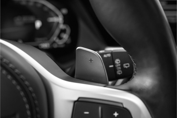 BMW X5 xDrive45e High Ex M-Sport Pano Laser Trekhaak HUD 22"