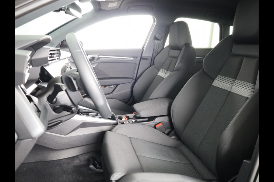 Audi A3 Sportback 30 TFSI Advanced edition 115pk S-tronic | Navigatie via App |  19 inch Lichtmetalen velgen | Stoelverwarming | Parkeersensoren voor en achter