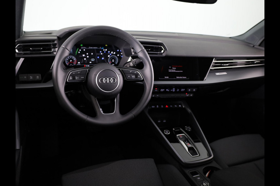 Audi A3 Sportback 30 TFSI Advanced edition 115pk S-tronic | Navigatie via App |  19 inch Lichtmetalen velgen | Stoelverwarming | Parkeersensoren voor en achter