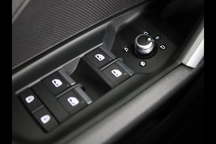 Audi A3 Sportback 30 TFSI Advanced edition 115pk S-tronic | Navigatie via App |  19 inch Lichtmetalen velgen | Stoelverwarming | Parkeersensoren voor en achter