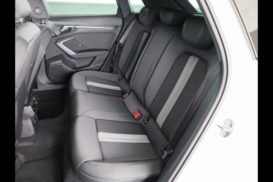 Audi A3 Sportback 40 TFSI e Pro Line 204pk | 18 inch Lichtmetalen velgen | Parkeercamera| Navigatie via App | Stoelverwarming