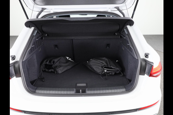 Audi A3 Sportback 40 TFSI e Pro Line 204pk | 18 inch Lichtmetalen velgen | Parkeercamera| Navigatie via App | Stoelverwarming