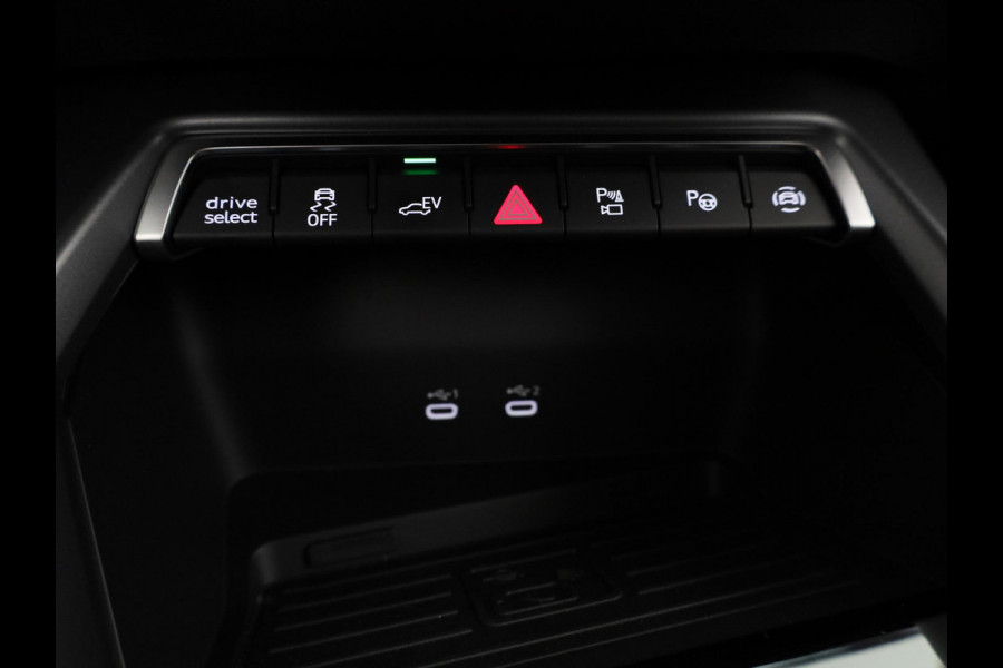 Audi A3 Sportback 40 TFSI e Pro Line 204pk | 18 inch Lichtmetalen velgen | Parkeercamera| Navigatie via App | Stoelverwarming