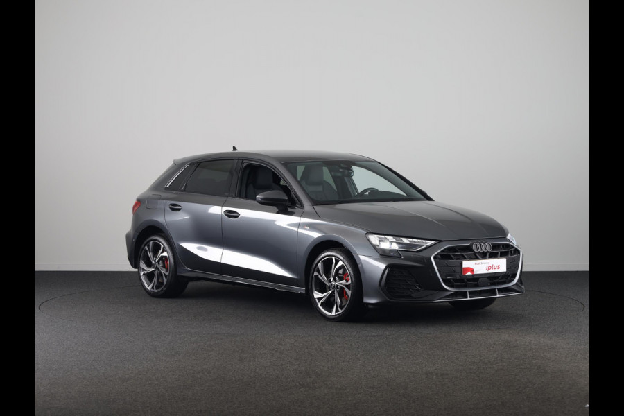 Audi A3 Sportback 45 TFSI e S edition Competition 272 pk S-tronic | Verlengde garantie | Navigatie | Parkeersensoren (Park assist) | Achteruitrijcamera | Stoelverwarming | S-Line |