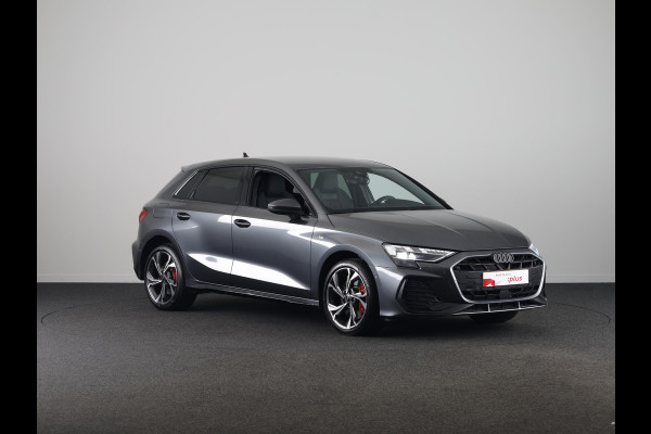 Audi A3 Sportback 45 TFSI e S edition Competition 272 pk S-tronic | Verlengde garantie | Navigatie | Parkeersensoren (Park assist) | Achteruitrijcamera | Stoelverwarming | S-Line |
