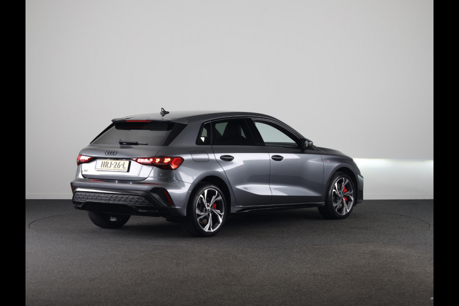 Audi A3 Sportback 45 TFSI e S edition Competition 272 pk S-tronic | Verlengde garantie | Navigatie | Parkeersensoren (Park assist) | Achteruitrijcamera | Stoelverwarming | S-Line |