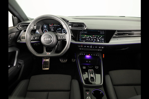 Audi A3 Sportback 45 TFSI e S edition Competition 272 pk S-tronic | Verlengde garantie | Navigatie | Parkeersensoren (Park assist) | Achteruitrijcamera | Stoelverwarming | S-Line |