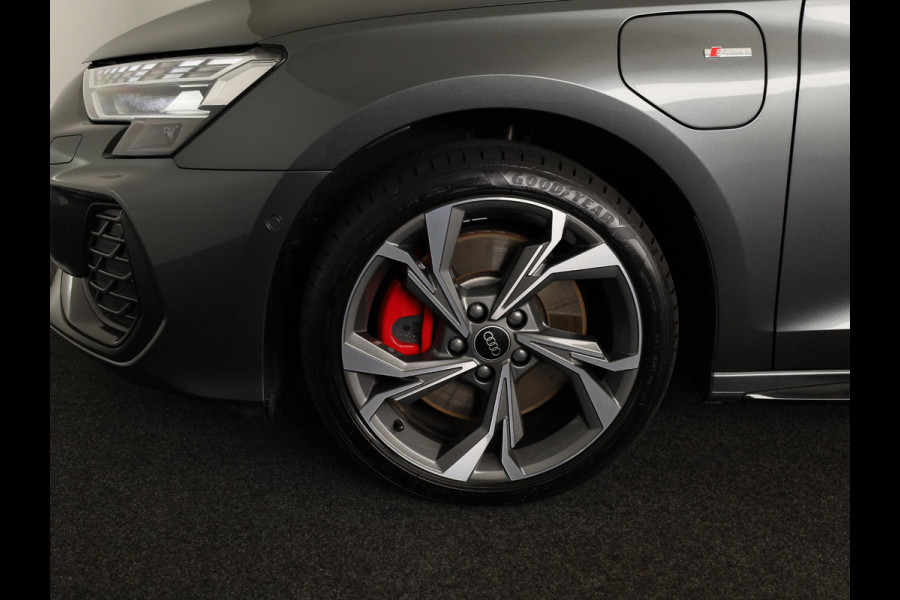 Audi A3 Sportback 45 TFSI e S edition Competition 272 pk S-tronic | Verlengde garantie | Navigatie | Parkeersensoren (Park assist) | Achteruitrijcamera | Stoelverwarming | S-Line |
