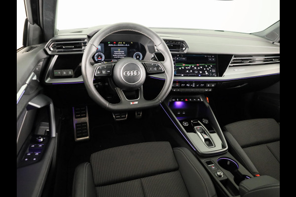 Audi A3 Sportback 45 TFSI e S edition Competition 272 pk S-tronic | Verlengde garantie | Navigatie | Parkeersensoren (Park assist) | Achteruitrijcamera | Stoelverwarming | S-Line |