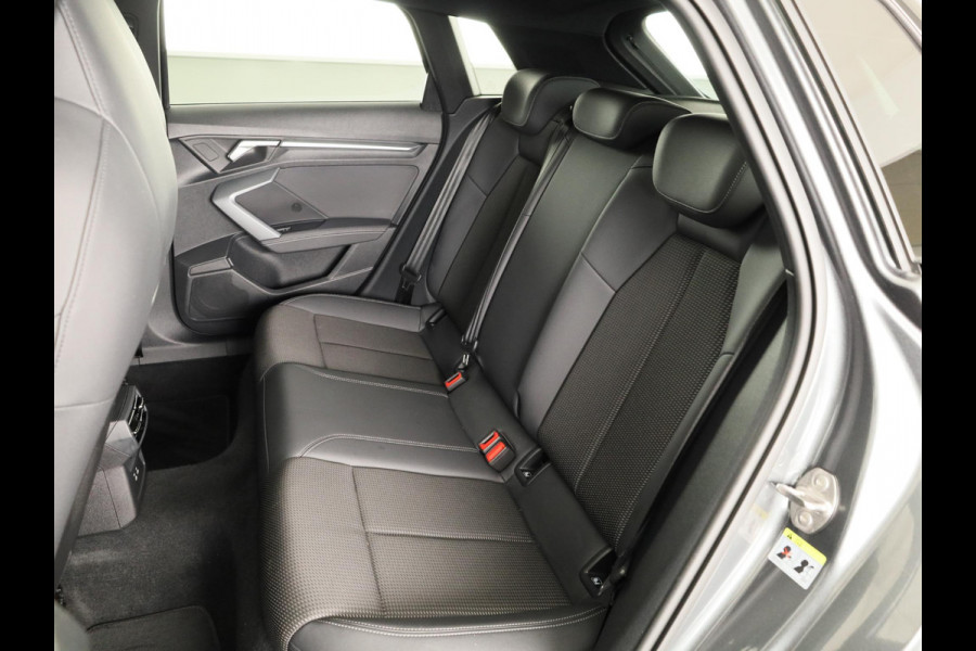Audi A3 Sportback 45 TFSI e S edition Competition 272 pk S-tronic | Verlengde garantie | Navigatie | Parkeersensoren (Park assist) | Achteruitrijcamera | Stoelverwarming | S-Line |