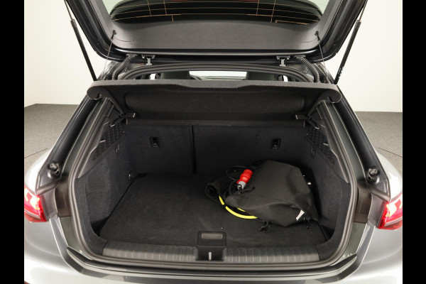 Audi A3 Sportback 45 TFSI e S edition Competition 272 pk S-tronic | Verlengde garantie | Navigatie | Parkeersensoren (Park assist) | Achteruitrijcamera | Stoelverwarming | S-Line |