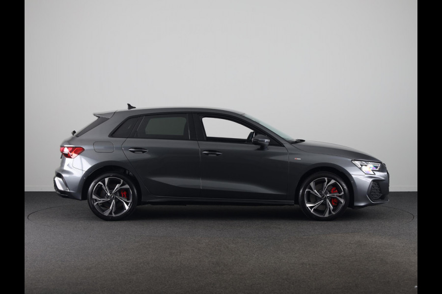 Audi A3 Sportback 45 TFSI e S edition Competition 272 pk S-tronic | Verlengde garantie | Navigatie | Parkeersensoren (Park assist) | Achteruitrijcamera | Stoelverwarming | S-Line |