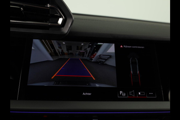 Audi A3 Sportback 45 TFSI e S edition Competition 272 pk S-tronic | Verlengde garantie | Navigatie | Parkeersensoren (Park assist) | Achteruitrijcamera | Stoelverwarming | S-Line |