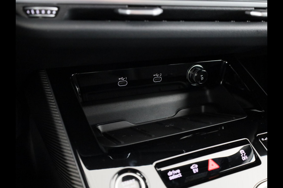 Audi A6 Limousine Edition one e-hybrid 299 pk | Techniekpakket plus | Geheugen stoelen voor | Alcantara/leren bekleding | Interieurdelen carbon |